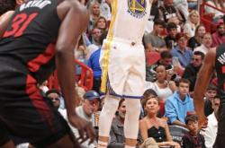 LOL赛事-勇士前锋汤普森完成生涯高光时刻