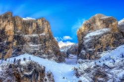 英雄联盟总决赛直播-喀麦隆对阵摩洛哥，阿坎吉的唯一性诠释—既是不可逾越的壁垒，亦是精准制导的长矛