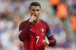 英雄联盟总决赛直播-本泽马关键进球定乾坤，皇马友谊赛险胜南非，展现巨星风采