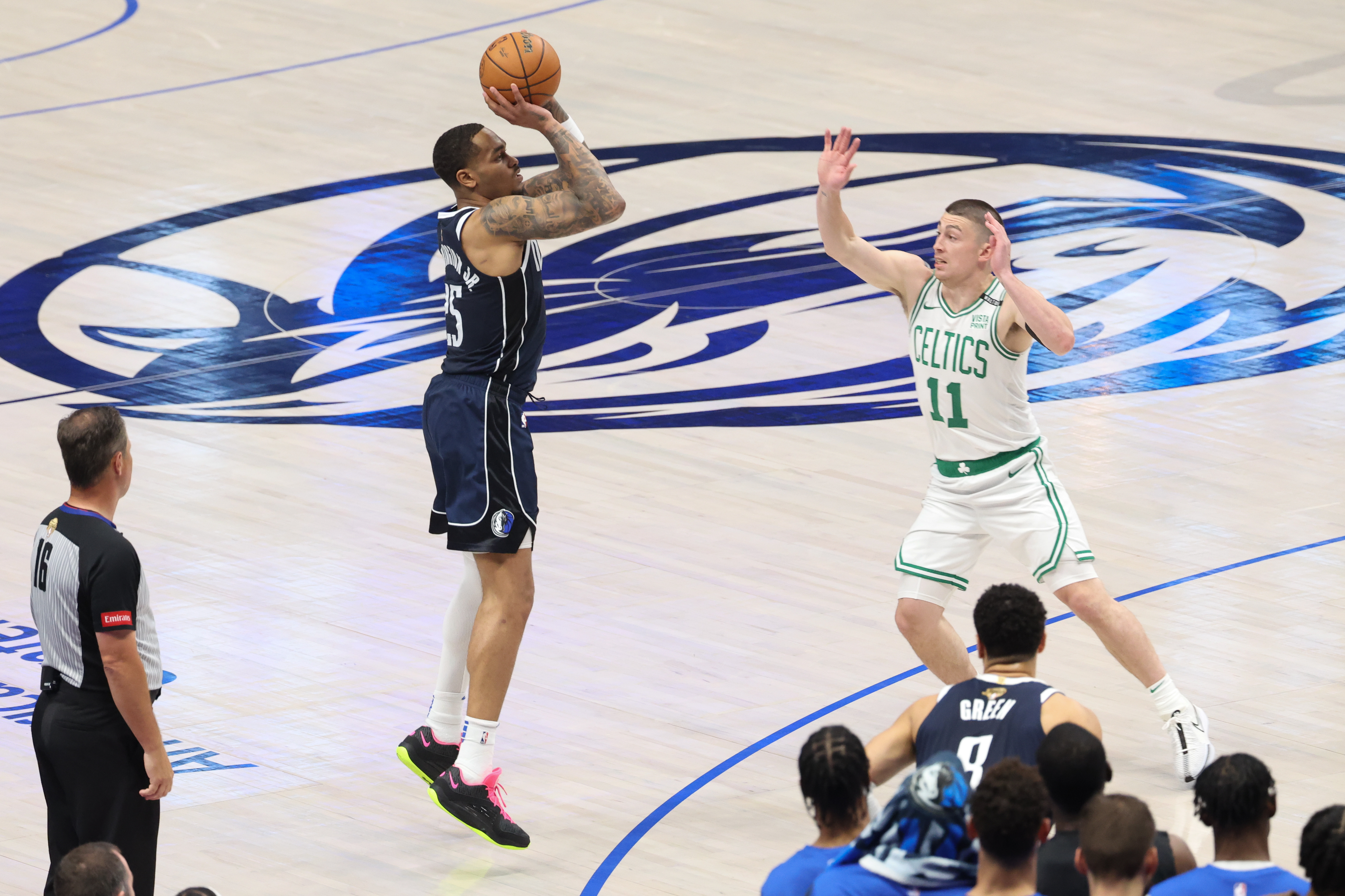 包含步行者击败独行侠，保持连胜的词条