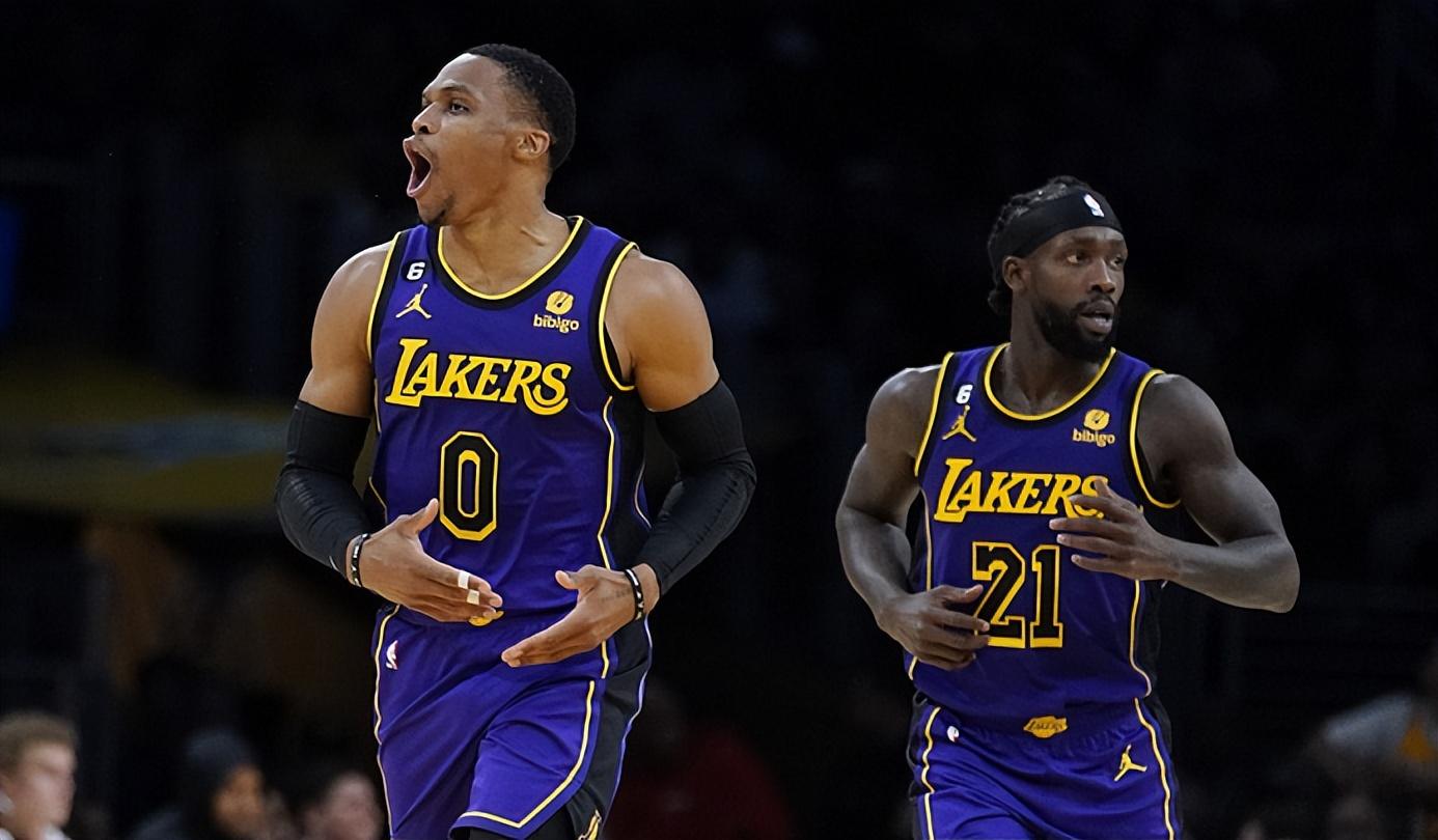 篮网队友默契配合，接连击败掘金夺冠的简单介绍