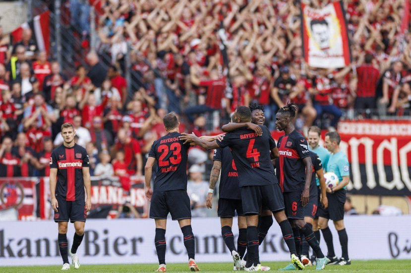 美因茨队在足球场上取得连战连捷