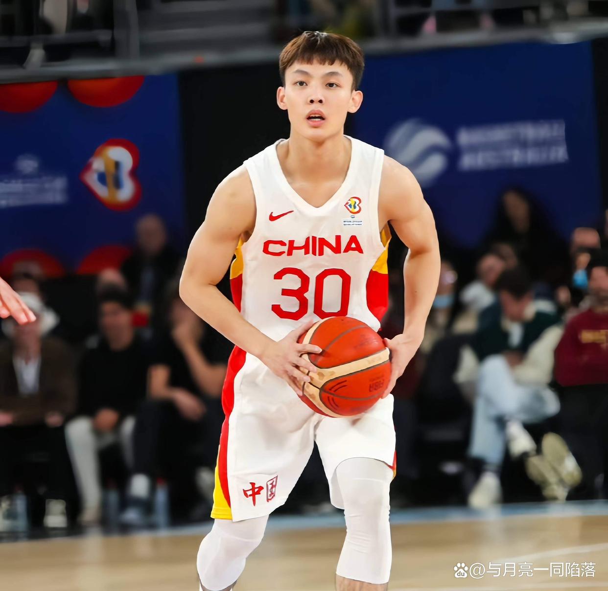 悬念揭晓，谁将成为篮球赛场上的“王者”的简单介绍