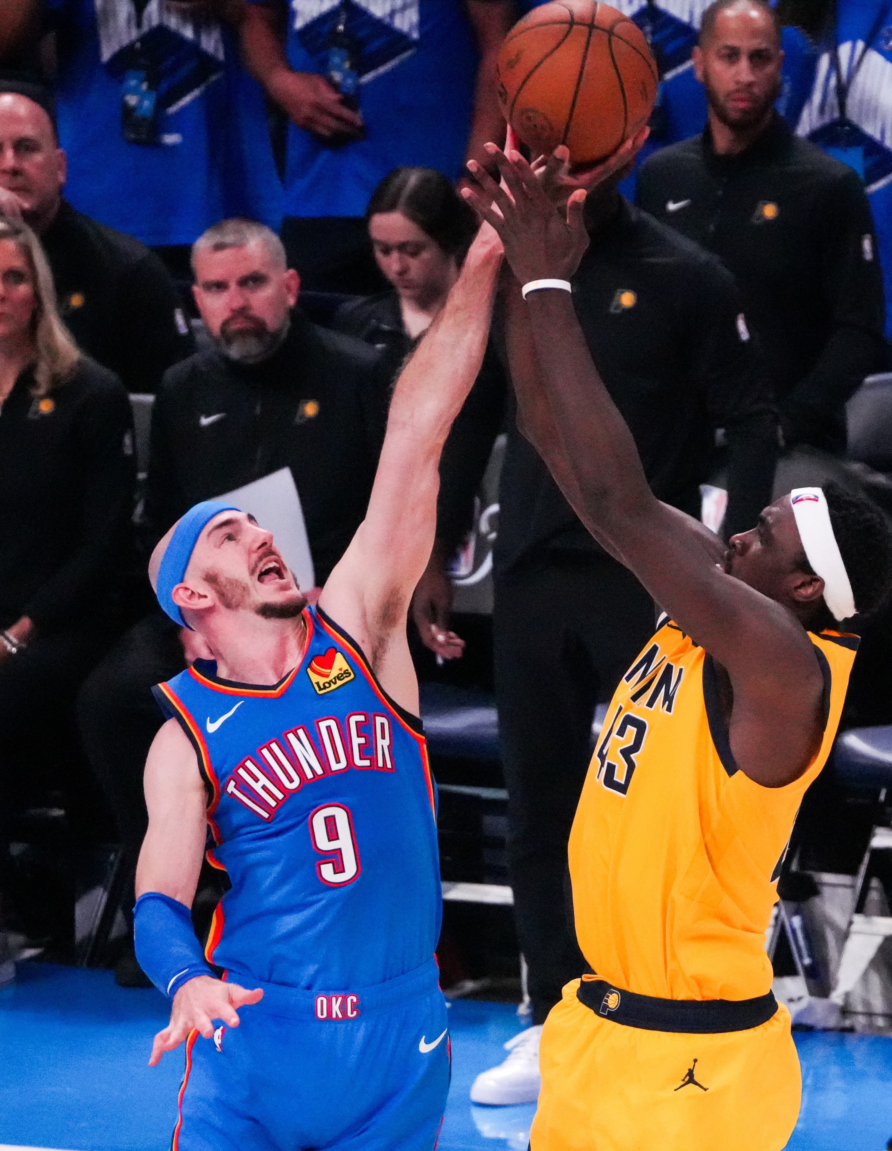 关于雷霆队勇夺比赛胜利，压倒性优势的信息