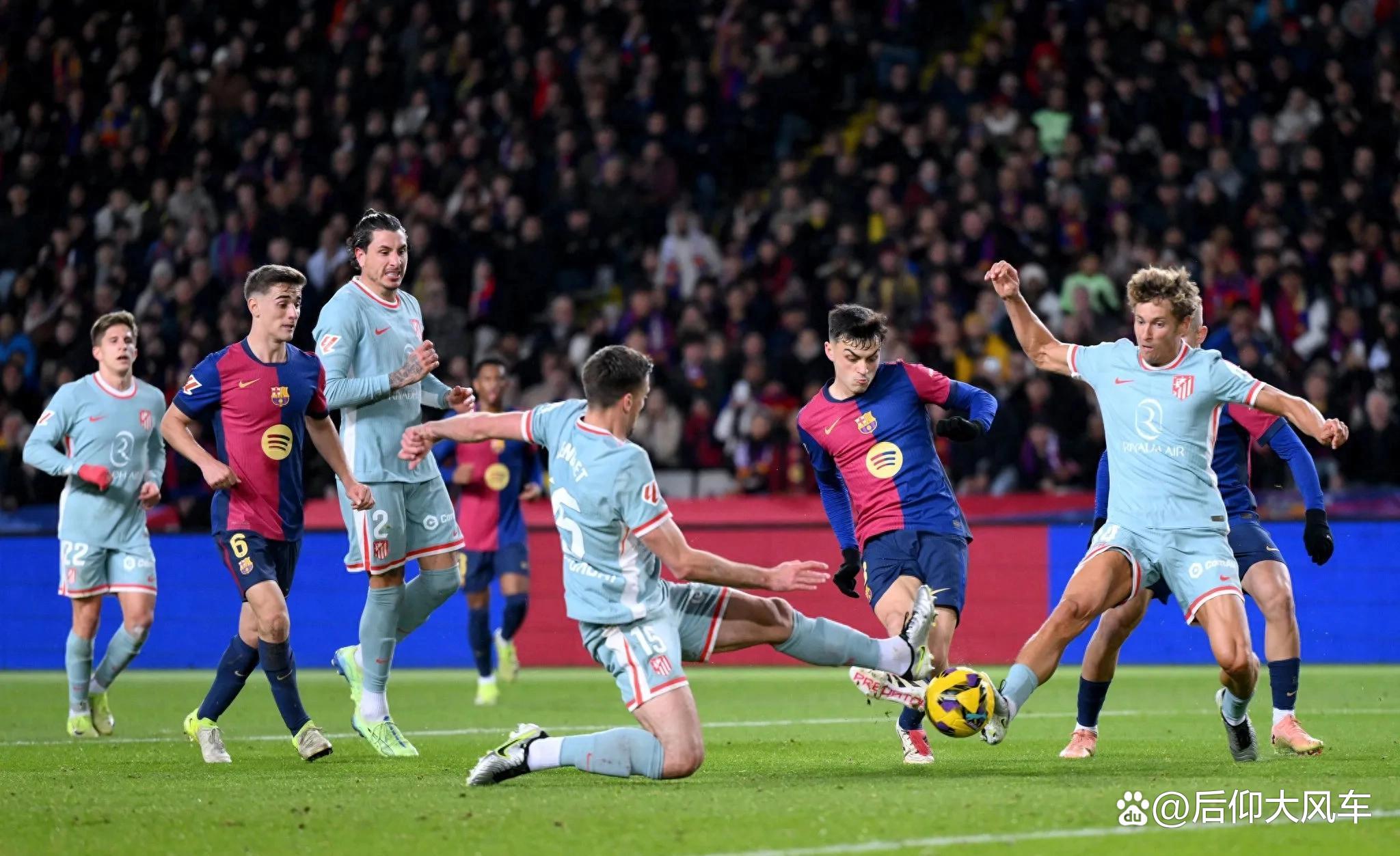 那不勒斯险胜阿森纳，穆勒点燃赛场