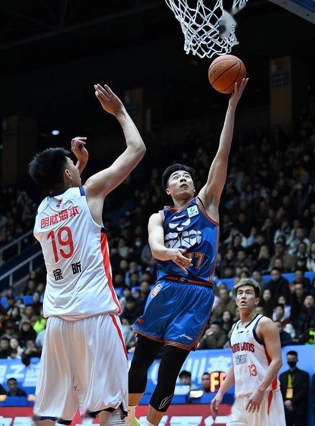 福建队碾压深圳队，郭艾伦惊艳四座