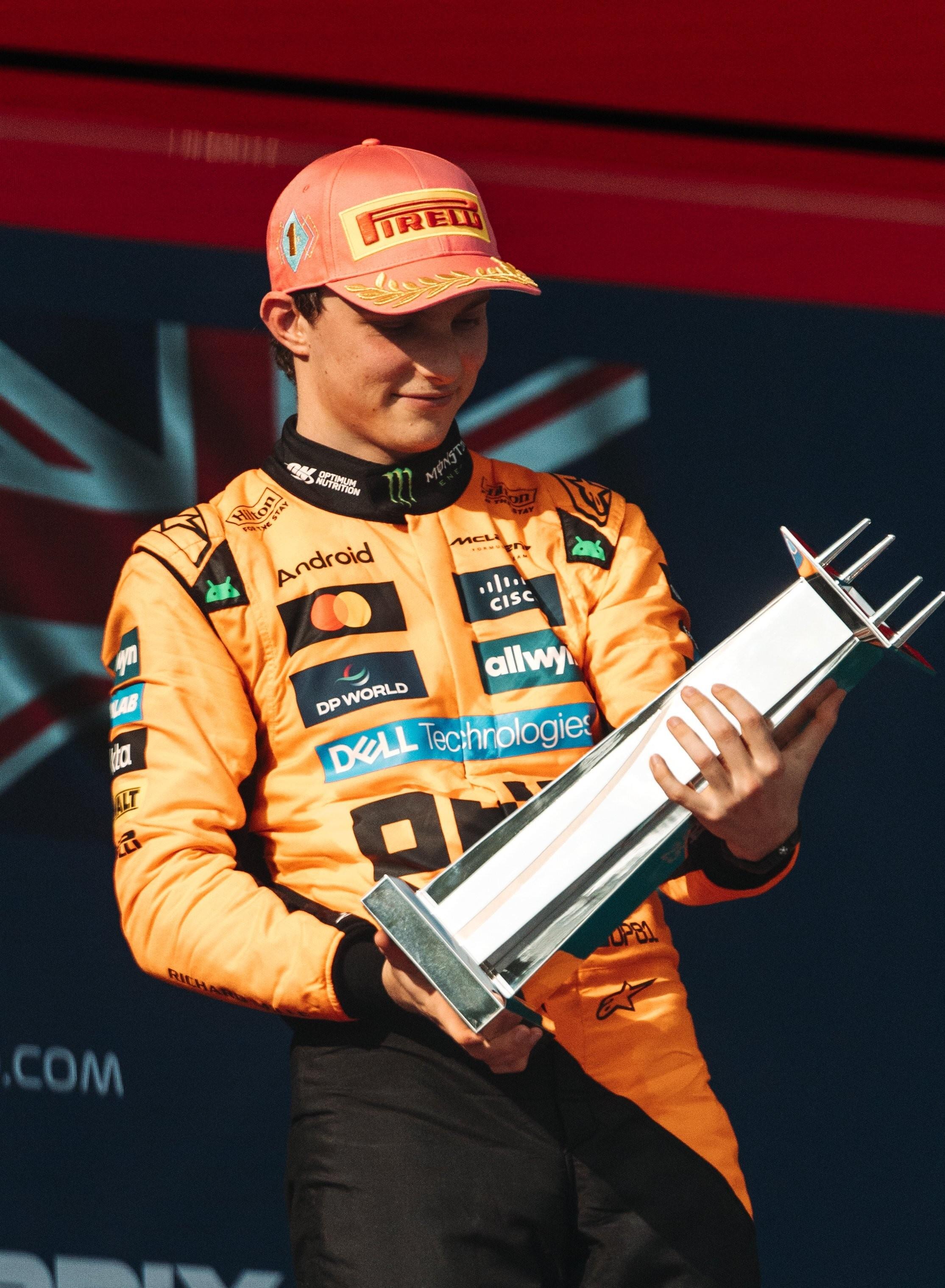 阿斯顿马丁完胜迈凯伦，佩雷兹点燃赛场