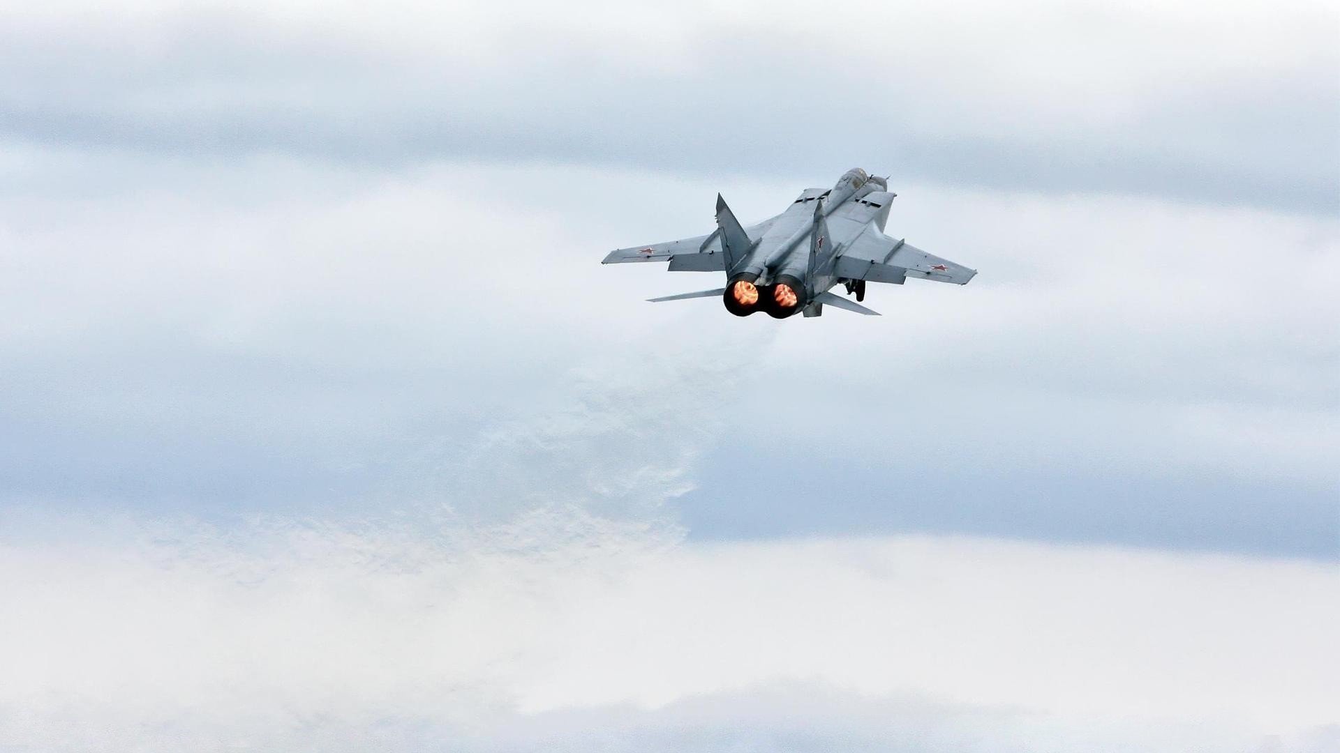 东决终极对决,凯尔特人末节防守发力,客场带走活塞