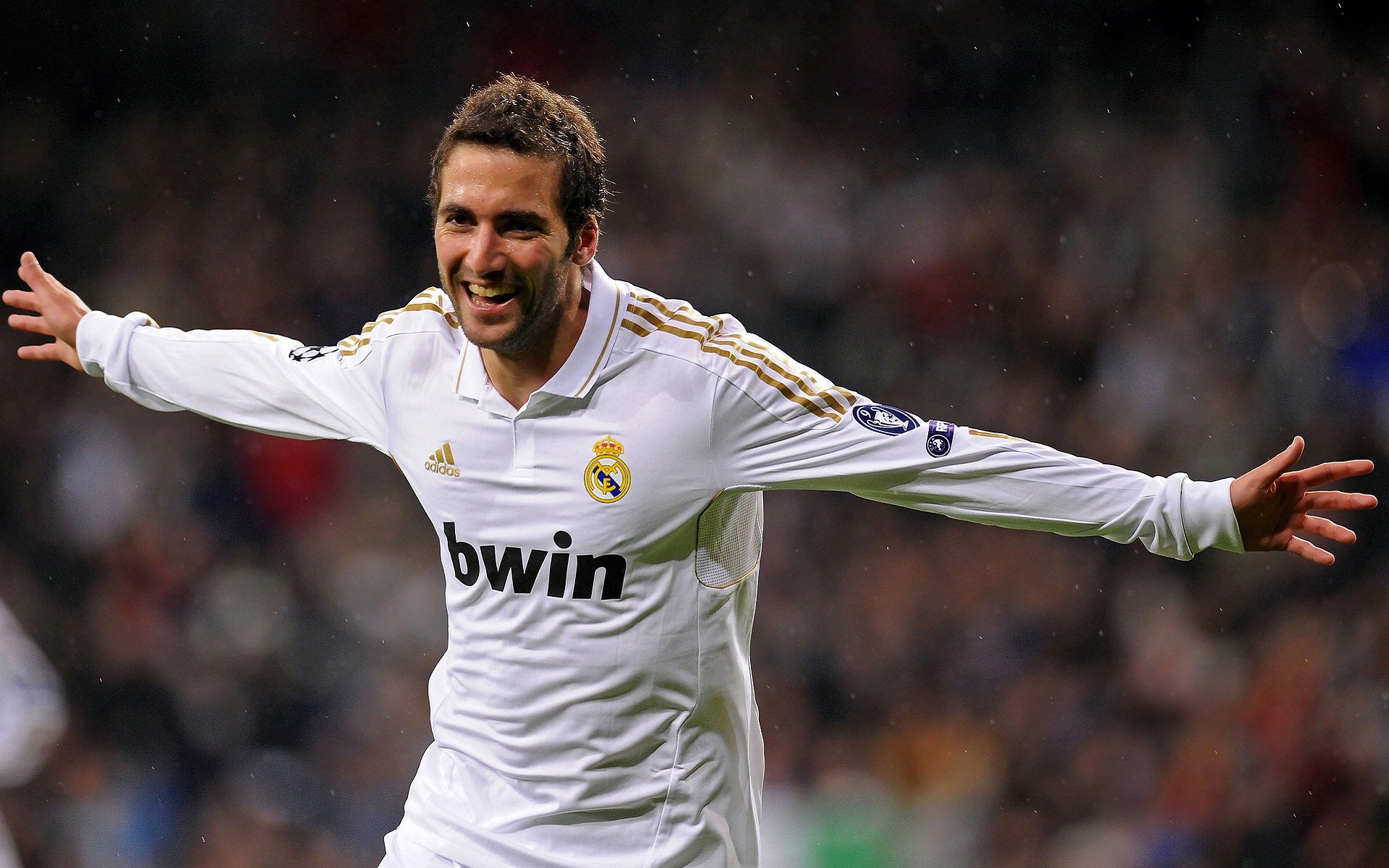 看到这个组合,我首先会想,这是一场怎样的比赛?是NBA火箭队与CBA深圳队的跨联赛对决?还是一场特定表演赛?或是电子竞技中的队伍简称?