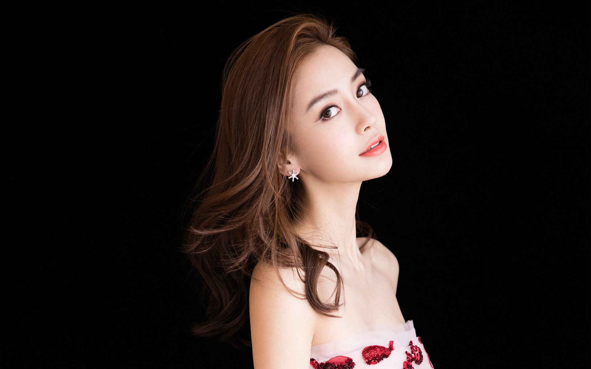 南美风暴席卷沙漠，2026世界杯豪门对决，智利击碎加纳黑星神话，罗德里戈王者加冕
